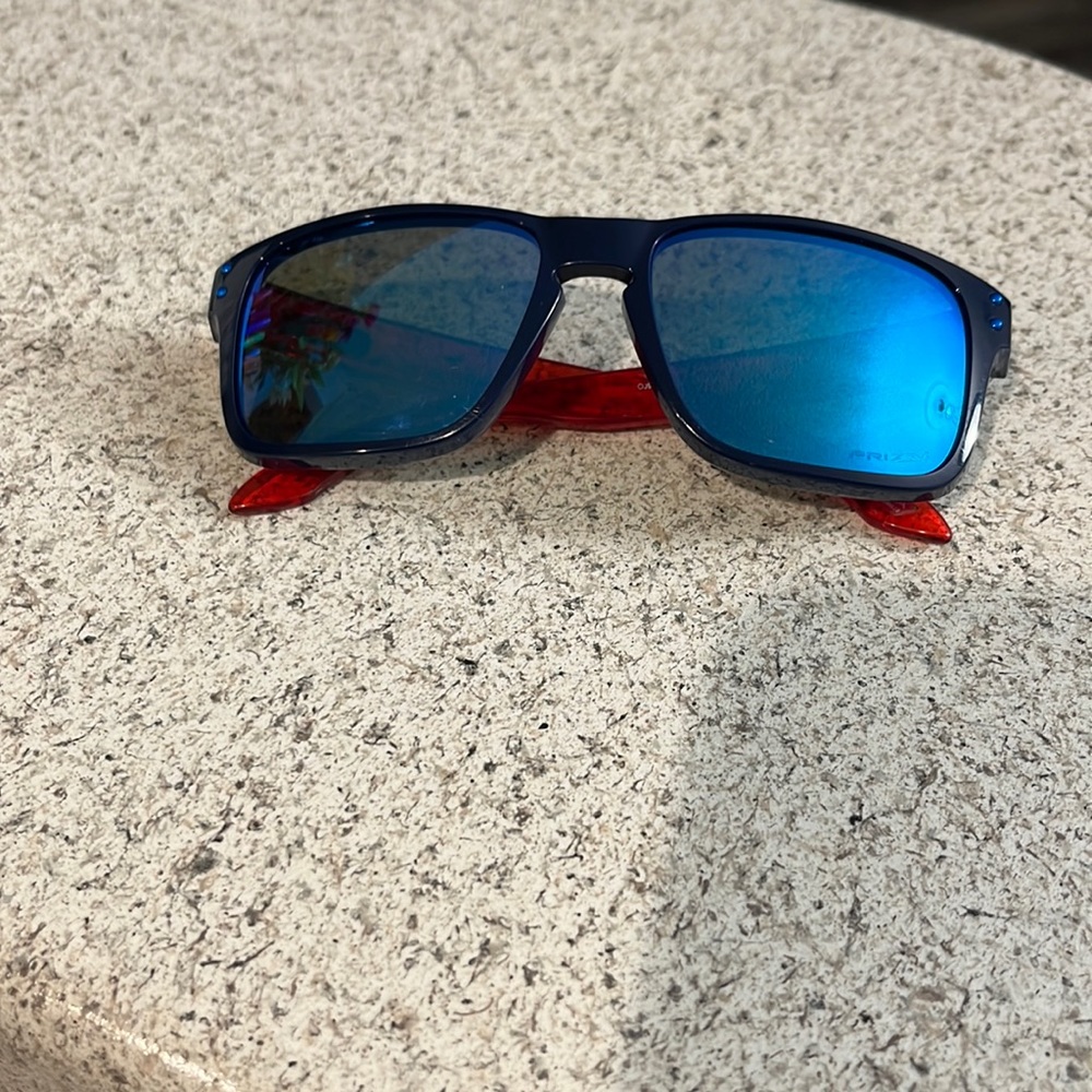 Oakley holbrooks